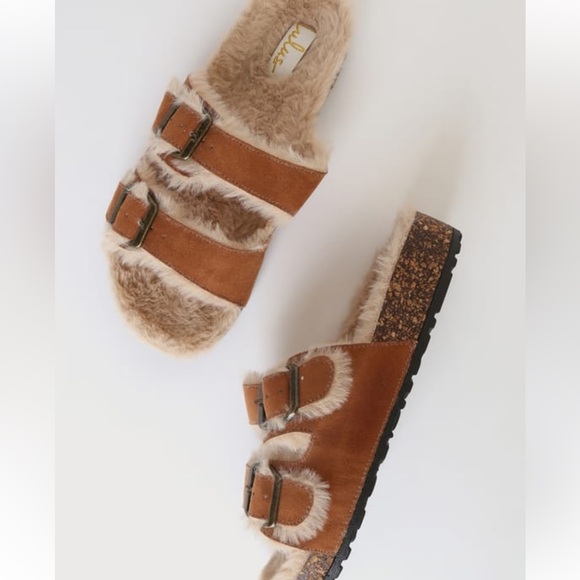 S13 - Lulus Carmella Dark Camel Suede Faux fur Buckled Slide Sandals size 7.5 - Picture 3 of 13